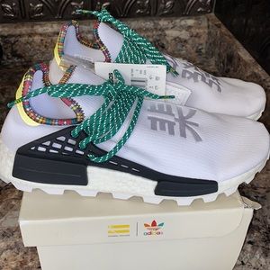 adidas Men’s White Sneakers with Green Laces and Multicolor Trim